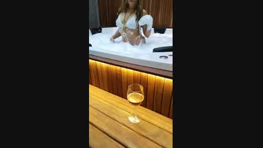 Do you accompany me at the Jacuzzi?