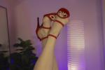 do u like red heels?💓