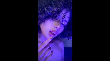 Suck fingers 😋😏