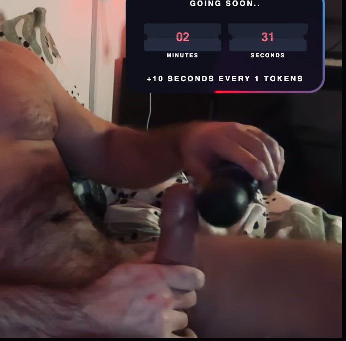 Cumming hands free with wand