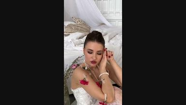 What do you think of my look here?