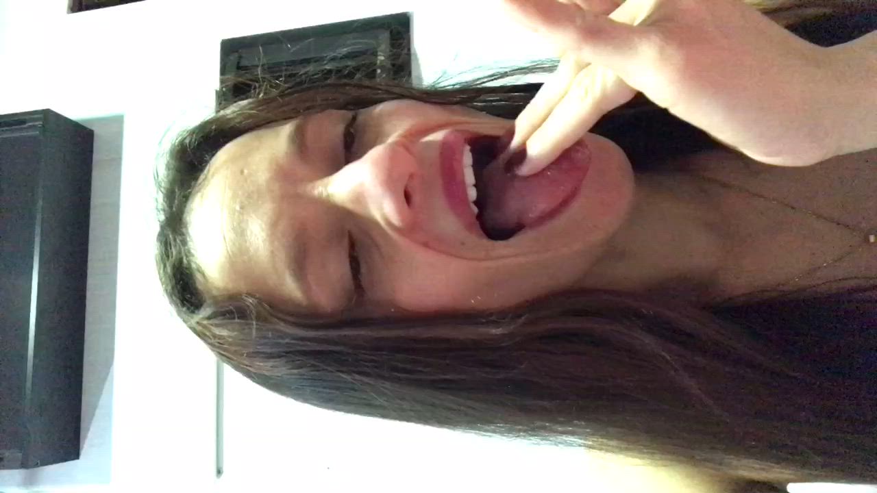 Toying my ass and squirting on my feet