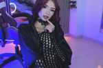<33