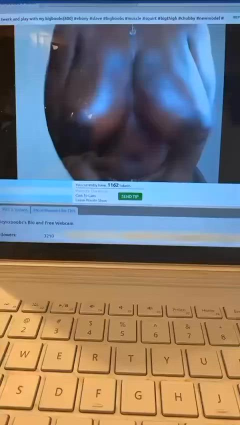 Biggest Boobs Bounce With Clap