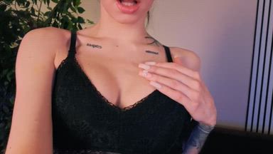 tease you with sweety boobs 🍒