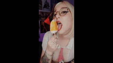 Eating a delicious ice cream 🤭🤭