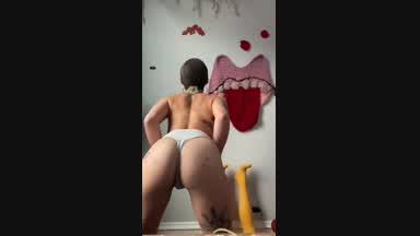 Slo-mo TWERK in yo FACE