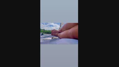👣