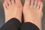 alana jayne skye โ Feet - Green & Pink Nails - 12 Photos