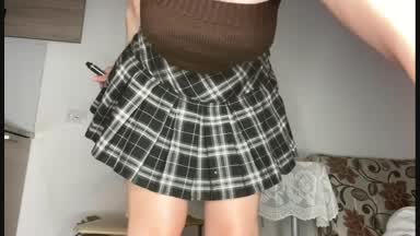 i love my mini skirt :)