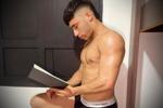 gato — Sexy atletic boy