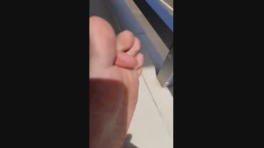Sunny feet! 🔥