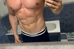 vainz on chest and sixpack