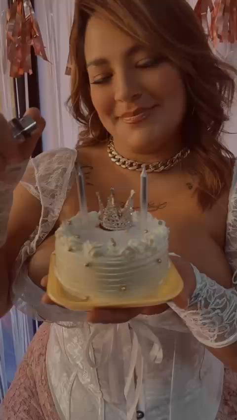 It's my birthday 32 💗