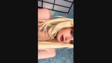👸