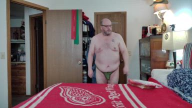 Cupid Getting dressed