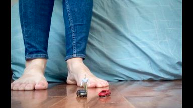 Giantess Play