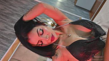 Enjoy all my body💜
