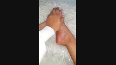 suck my feet slave