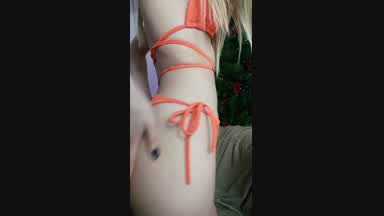 A little striptease in orange style