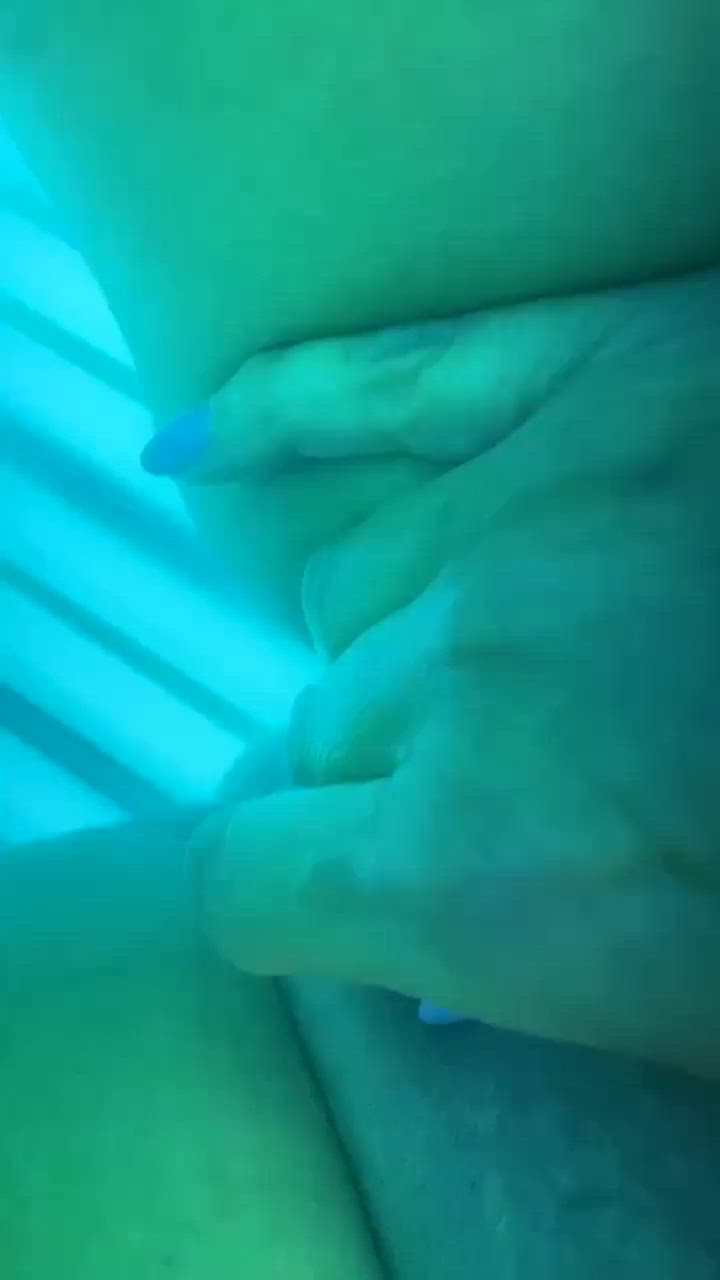 Tanning bed pussy play