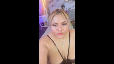 Fucking my pussy in front to my phone !!