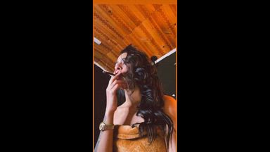 lady smoke 🚬💋