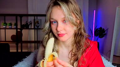 Teasing bananaa 😏