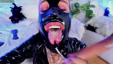 latex slut BlowJOb