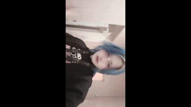 <3