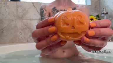 Soapy Pumpkin Spice Bath!