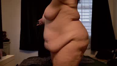 Dancing and presenting body