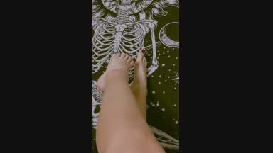 Who likes feet?