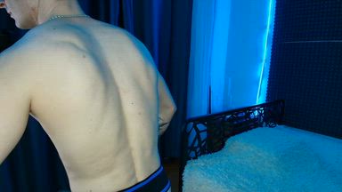 Flex back muscles