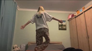A little dance^^