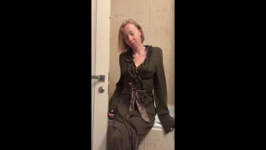 My morning play in bath with my pussy