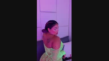 Desire in the look 🍑💚