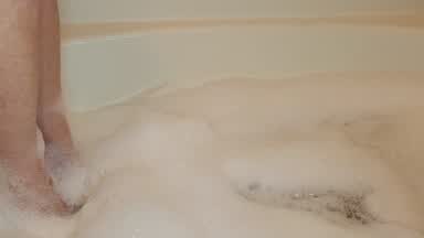 Bubble bath toes