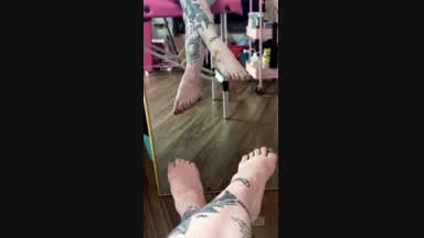 Glam Goddess with Dirty Soles – Mirror Foot Tease