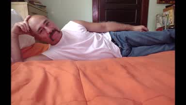 slideshow-On the bed for you