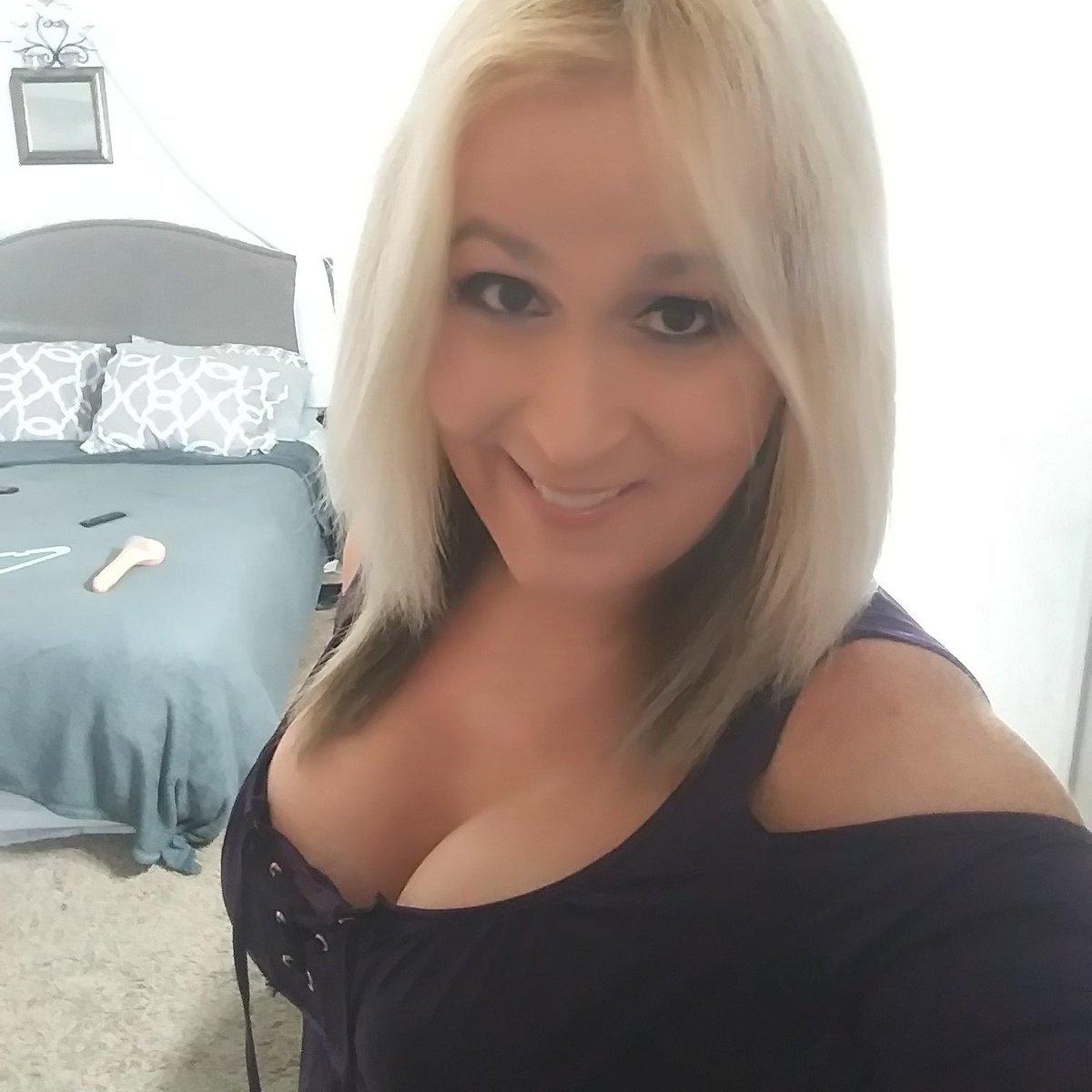 Chaturbate - autumn_the_milf's image for Room Greeting: Improved